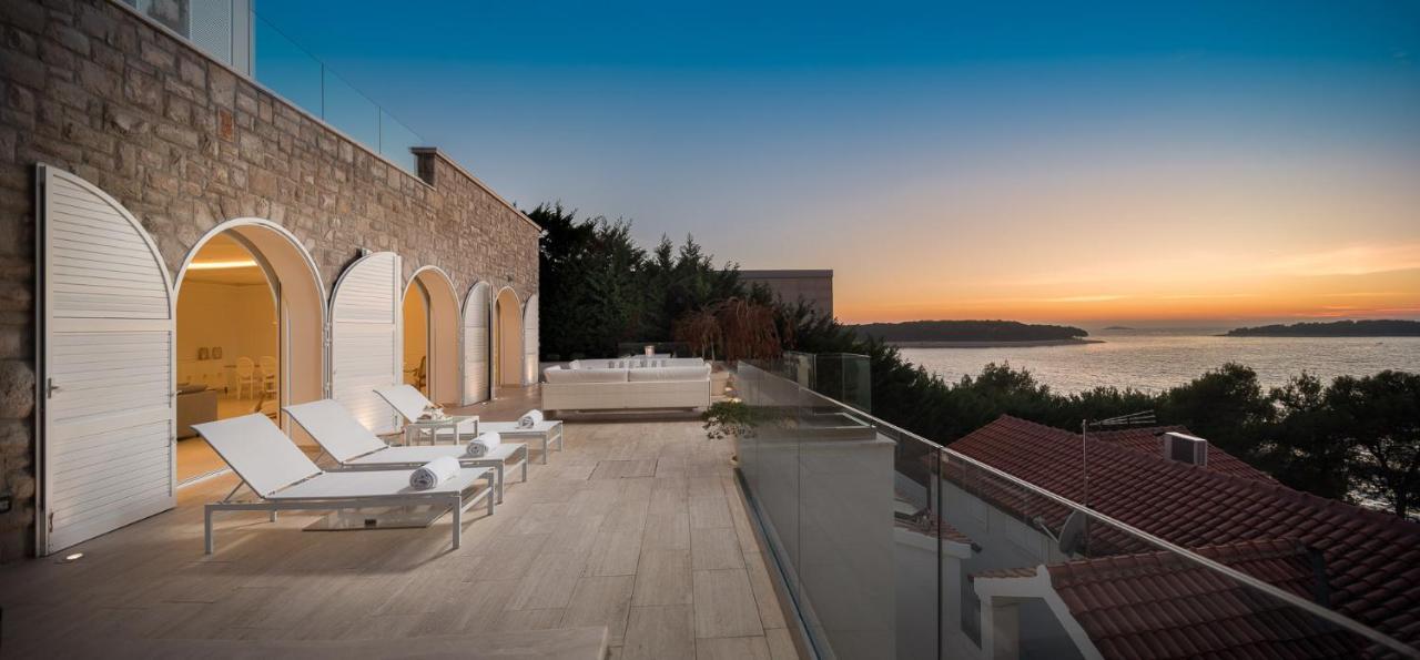 Luxury Seafront Villa Primosten Glamour With Private Pool, Sauna And Gym At The Beach In Primošten Eksteriør bilde
